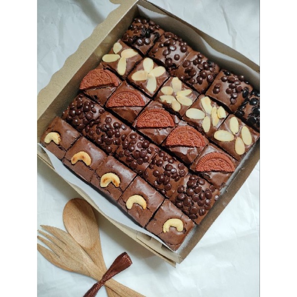 

Brownies fudgy/shiny crust/Brownies sekat isi 25 potong