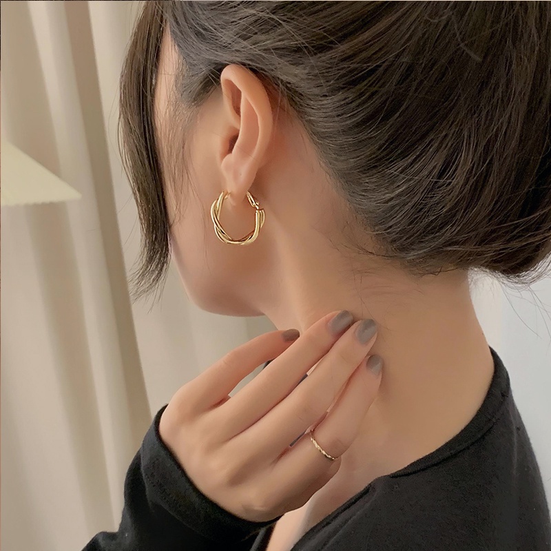 Papaozhu Korea Glossy Emas Memutar Anting Hoop Untuk Wanita Gadis Chic Putaran Statement Earring Engagement Pesta Perhiasan Hadiah