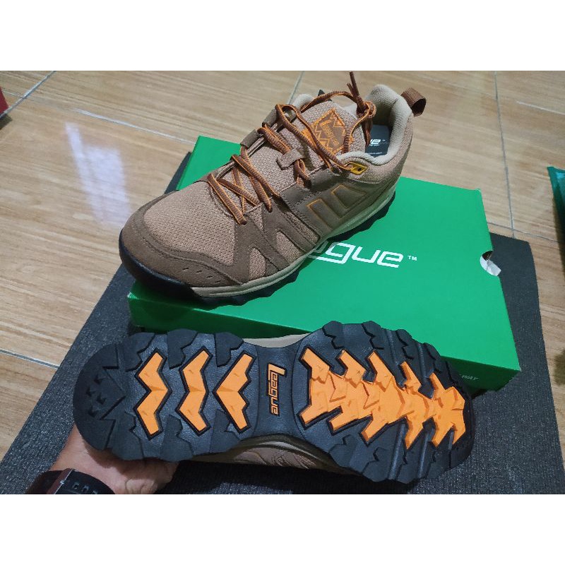 Sepatu Outdoor League Raung ukuran besar