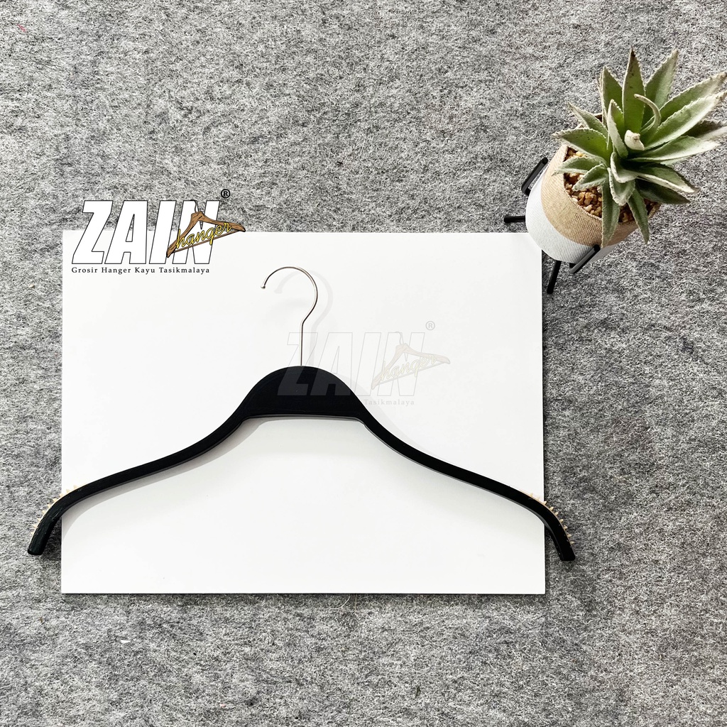 HANGER KAYU ZARA HITAM TANPA PALANG