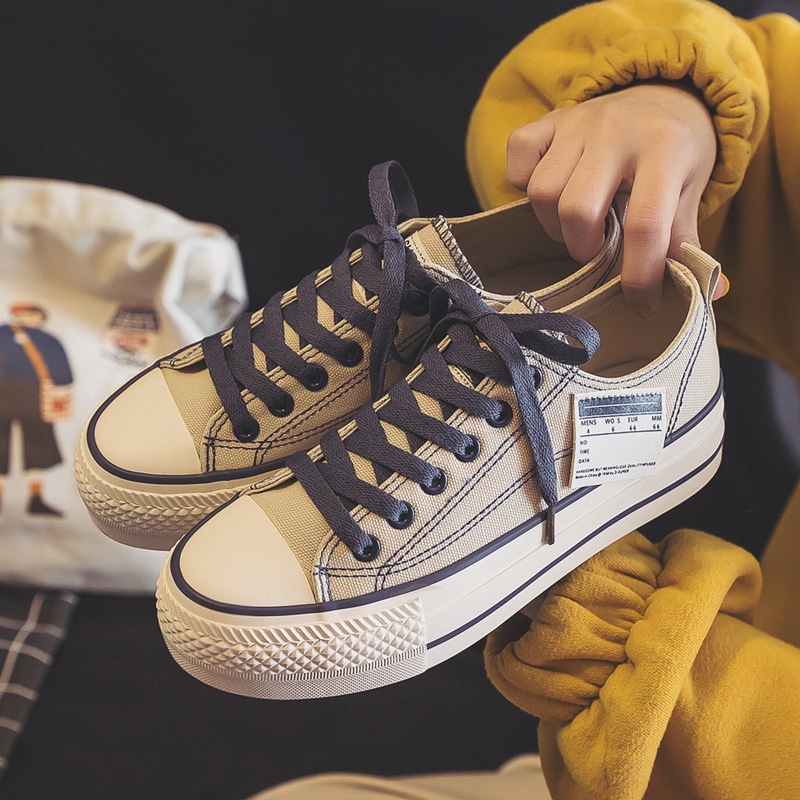 Sepatu Kanvas Wanita