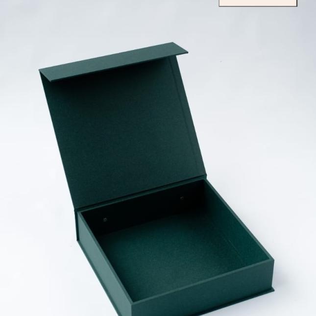 

kotak kado souvenir uk 30x30x8cm - Hijau