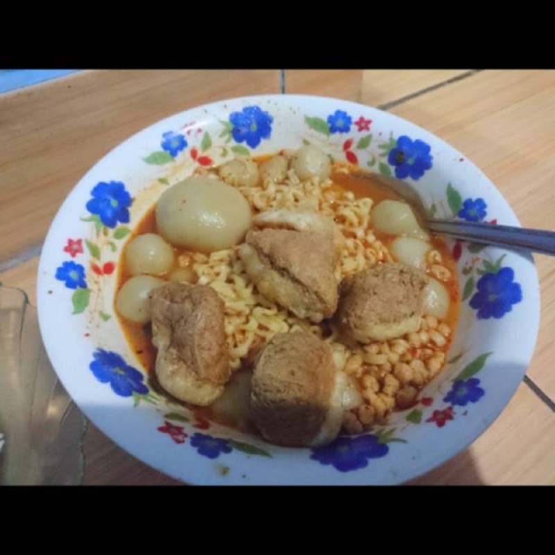 

BASO ACI AYAM SUIR PEDAS PLUS MIE DAN CUANKI TAHU