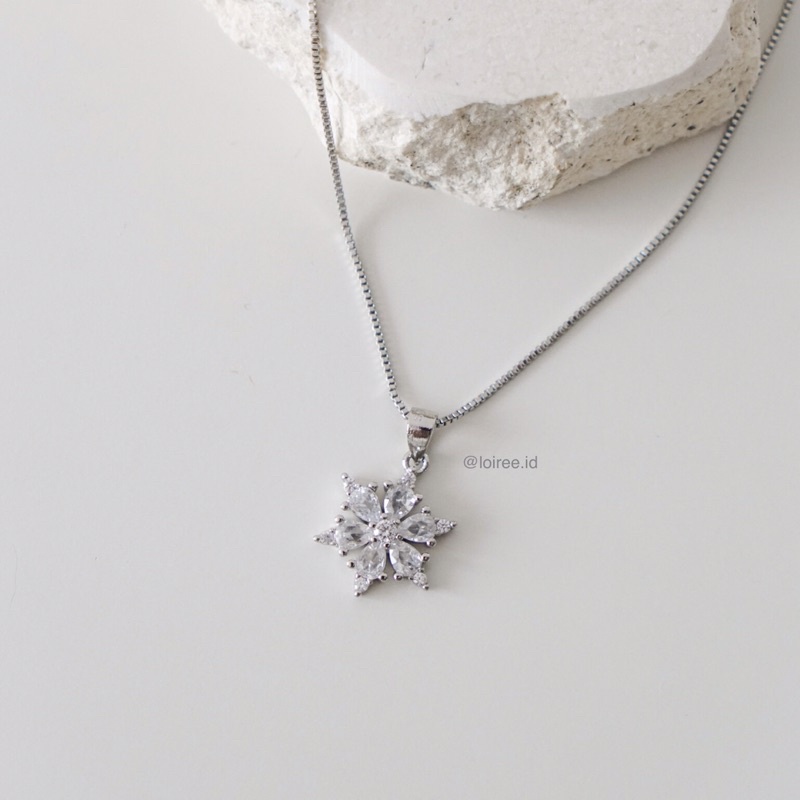 FLORIA | Wedding Collection - Zirconia Flower Pendant Chain Necklace - Kalung Wanita