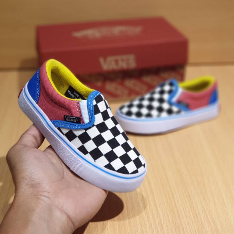 sepatu vans anak sepatu anak vans checkerboard slip on multi colour sudah termasuk box &amp; bonus kaus kaki .