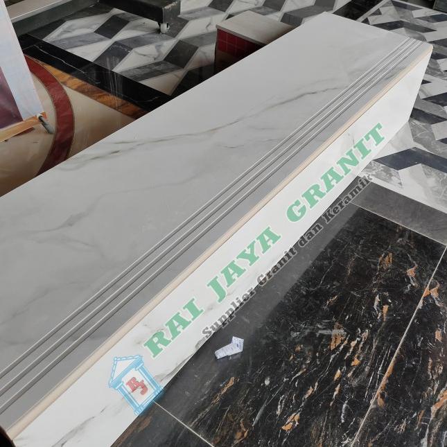 Granit Anak Tangga 30x90 dan 20x90 Carara
