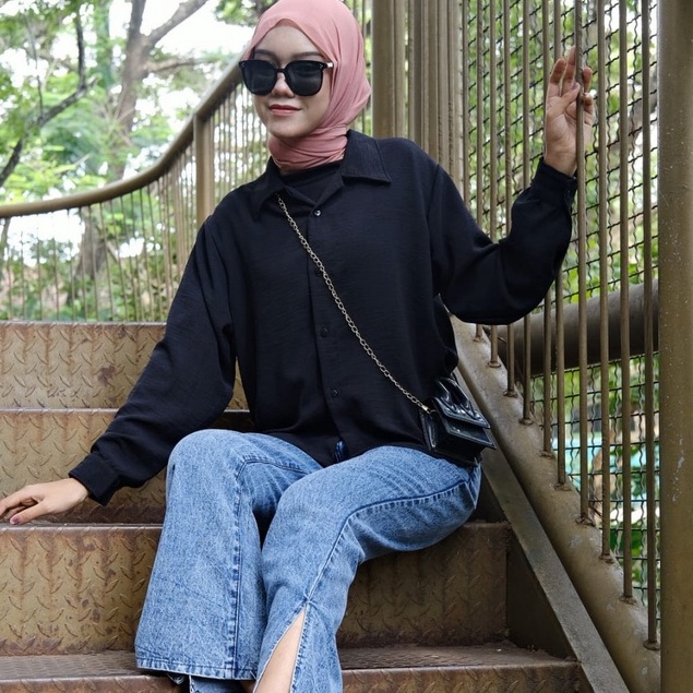 VIONA Shirt Crinkle Oversize - Kemeja Crinkle model Oversize KEMEJA WANITA POLOS LENGAN PANJANG CASUAL  Kemeja Crinkle Wanita Polos KEMEJA JUMBO WANITA /KEMEJA POLOS WANITA/KEMEJA JUMBO OVERSIZE POLOS /  ATASAN WANITA PREMIUM/ KEMEJA POLOS WANITA KEKINIAN