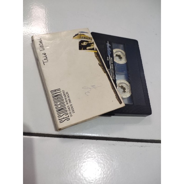 kaset pita trie utami / sesungguhnya