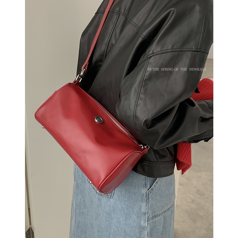 Suhao tas merah musim panas 2022 baru trendi fashion retro niche tas bantal Boston all-match ins messenger bag