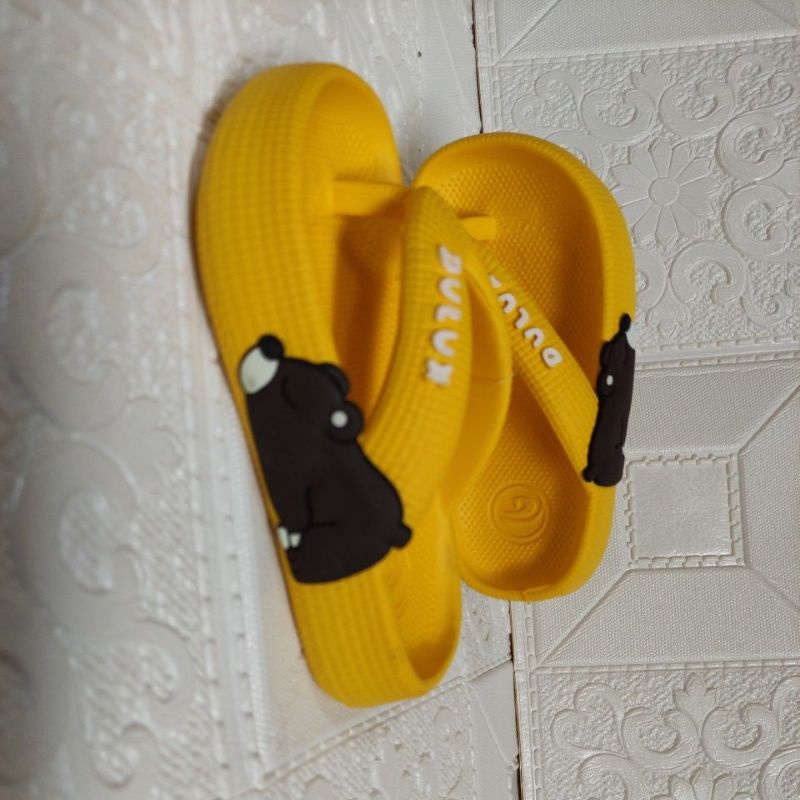 sandal jepit anak perempuan karakter bebek/panda size 24-29-5