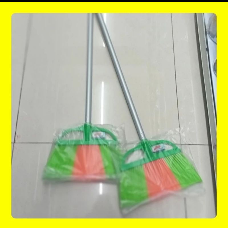 sapu plastik Basic Home(member of Lion Star)