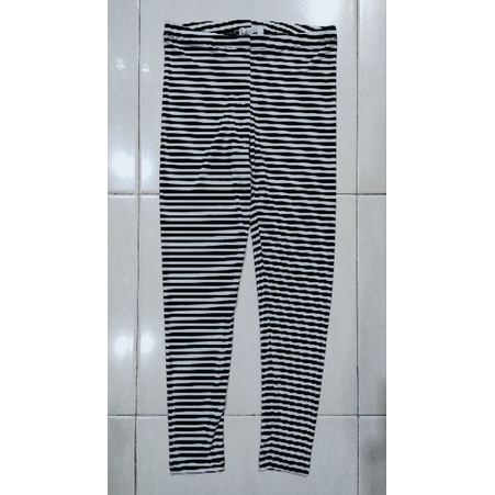 Celana Legging Motif Wanita Hitam Putih Forever 21