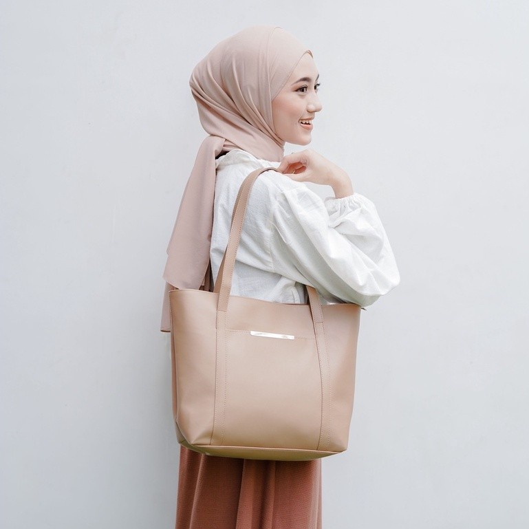 Tas Tote LIZHARA Tote Bag Wanita Cantik Totebag Perempuan Polos Lirazha Candy Gold List Plate Simple Saku Pocket Style Dewasa