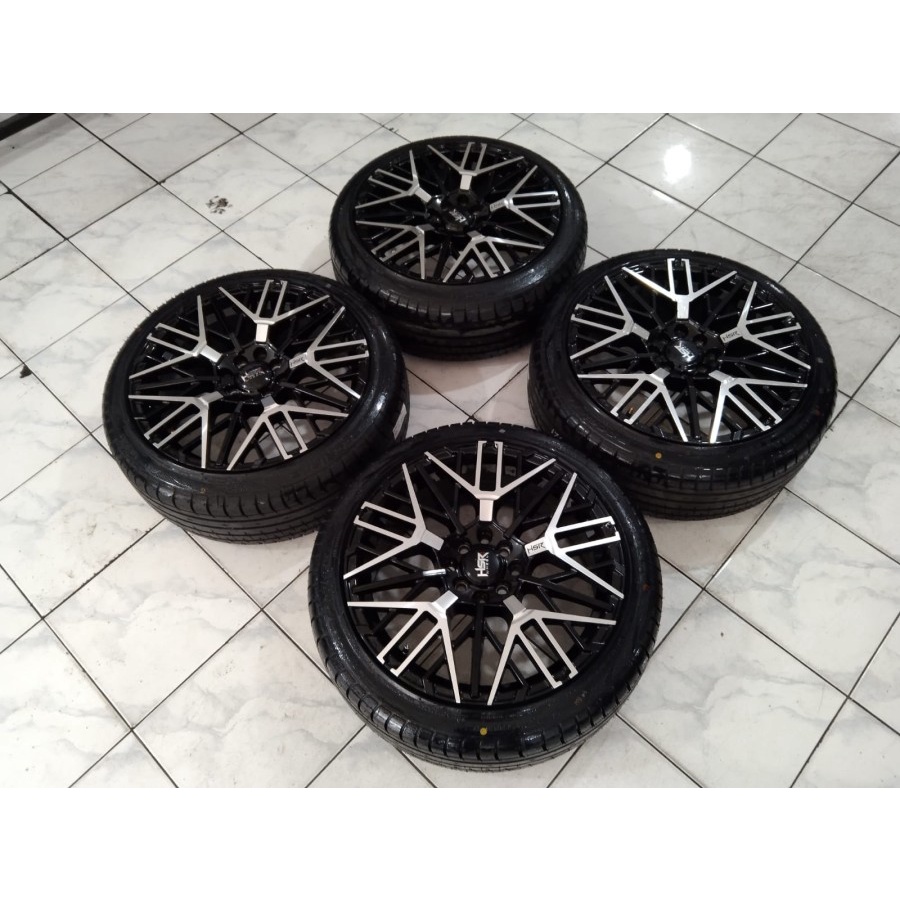 Velg Mobil Racing BENAWA HSR R17X7,5 Baut 4 BAN 205 45 R17