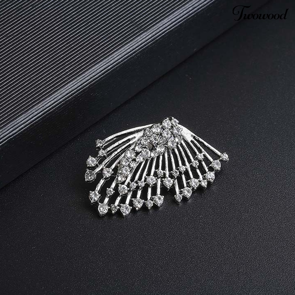 1pc Anting Stud Bentuk Sayap Asimetris Aksen Berlian Imitasi Gaya Retro Untuk Wanita