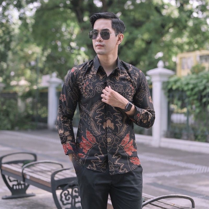 Baju Batik Pria Lengan Panjang Modern Slimfit Katun Lapis Furing