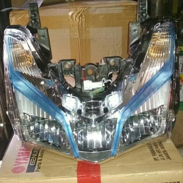 REFLEKTOR LAMPU DEPAN DEPAN LEXI ASSY    B3F-H4300-00