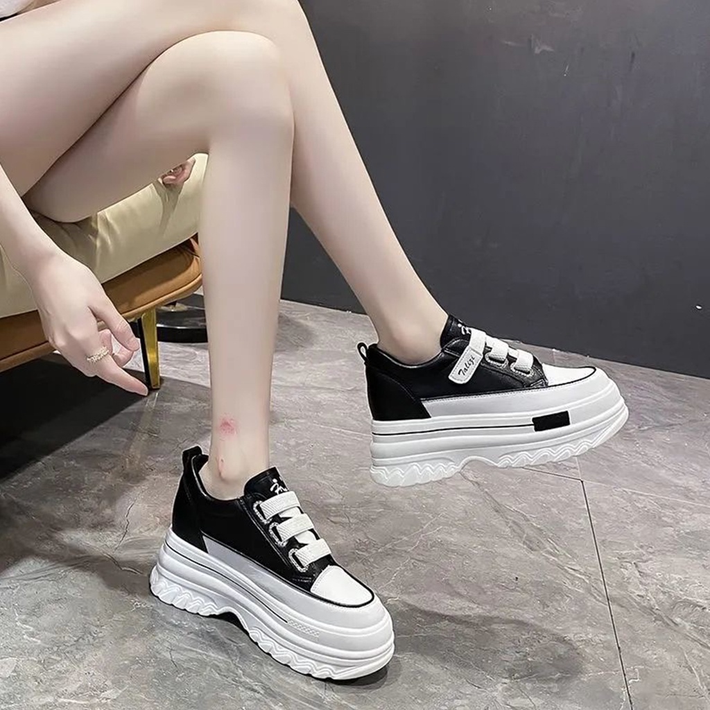 Sepatu Wanita Bertali Wedges Kekinian Sneakers Cewek Fashionable Terbaru