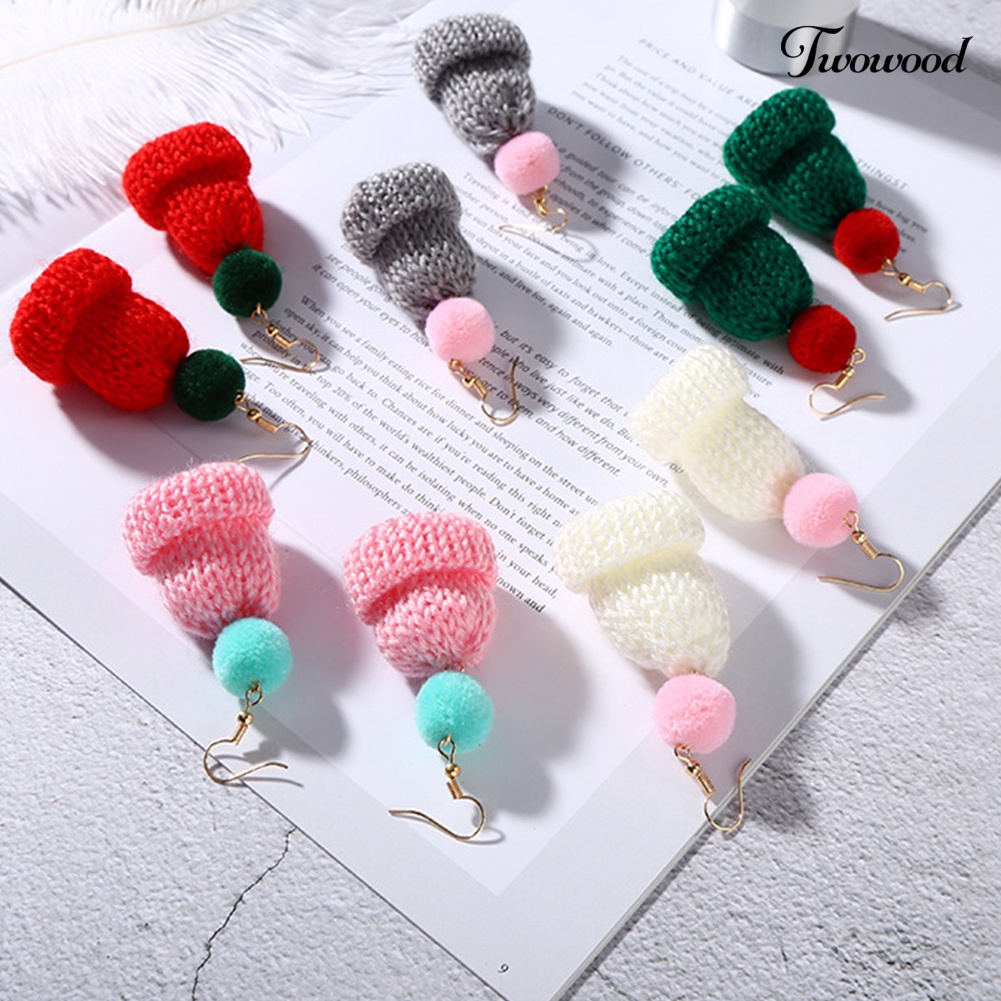 Anting Kait Model Juntai Desain Topi Beanie Pompom Untuk Wanita