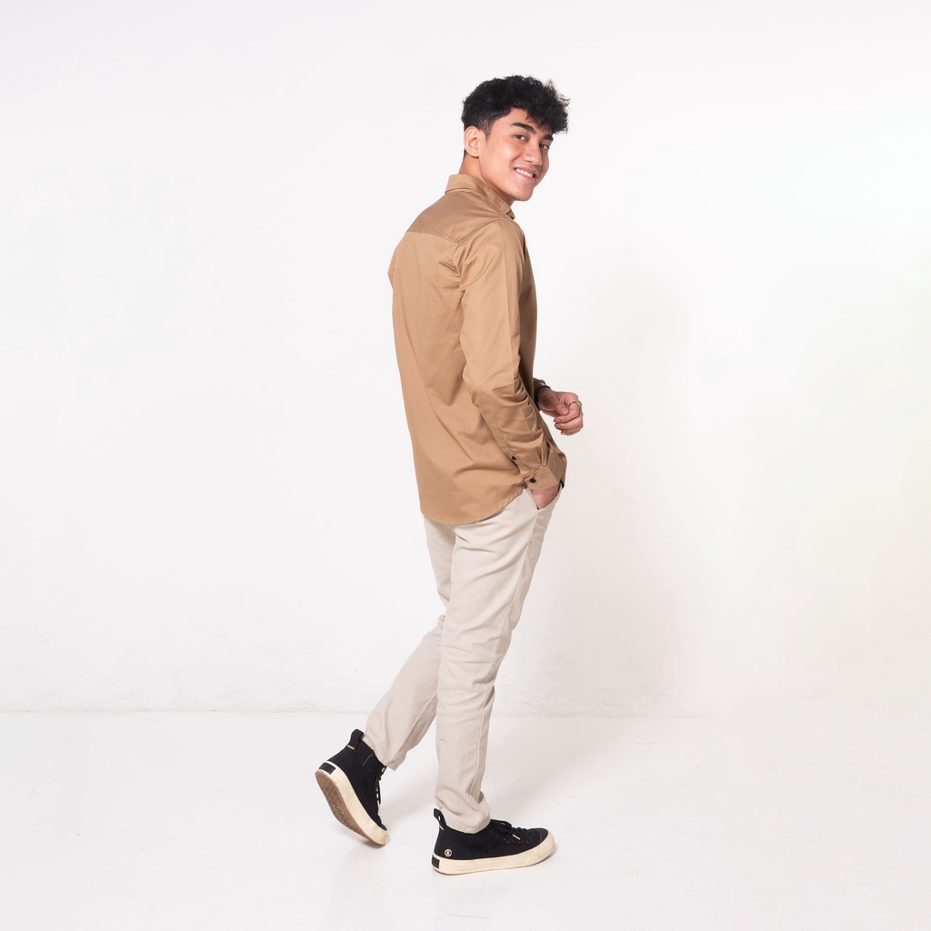 Gizmo - Kemeja Pria Basic Cotton Premium Light Brown