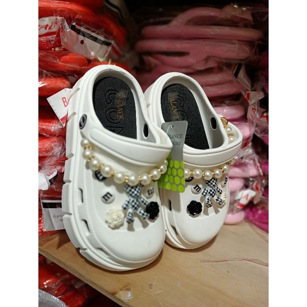 Sandal Baim Fuji Wanita Selop Import Balance 9008-K4 Rantai Mutiara Karet EVA Include Jibbitz Karakter Beruang Terbaru Tinggi 4 cm
