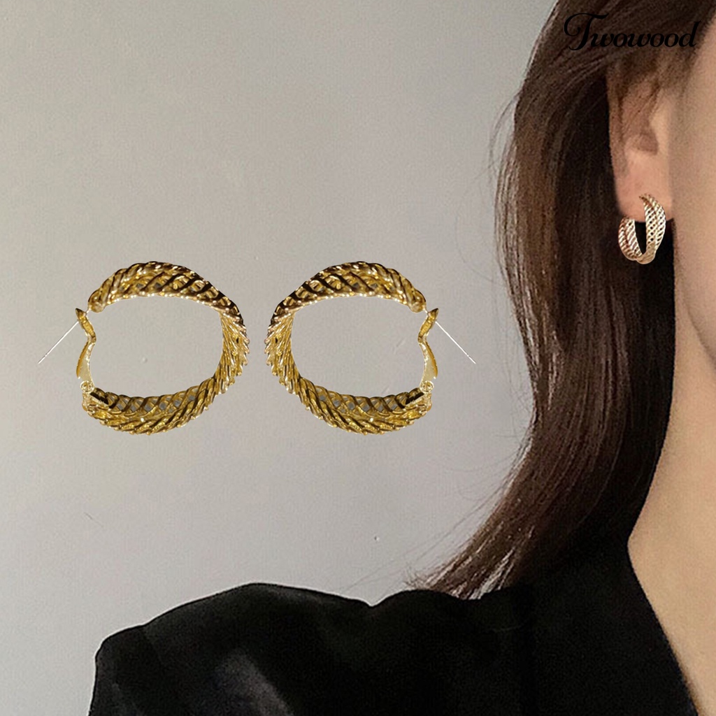 1 Pasang Anting Bentuk Bulat Model Hollow Out Gaya Vintage Untuk Wanita