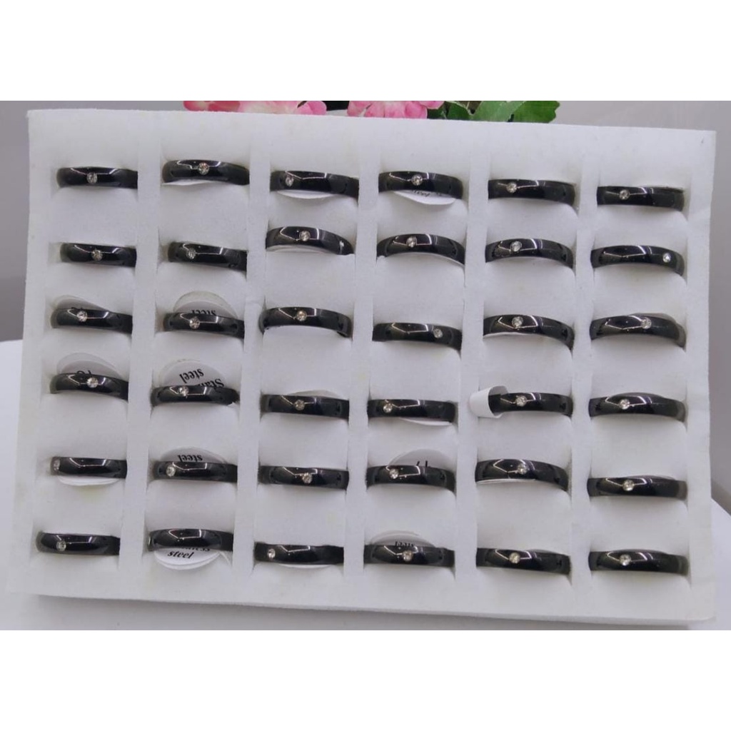 CINCIN TITANIUM GROSIR 1 BOX ISI 36 PCS UKURAN 16 SAMPAI 19 / DIAMOND KECIL HITAM BLACK POLOS / DUNIA GELANG