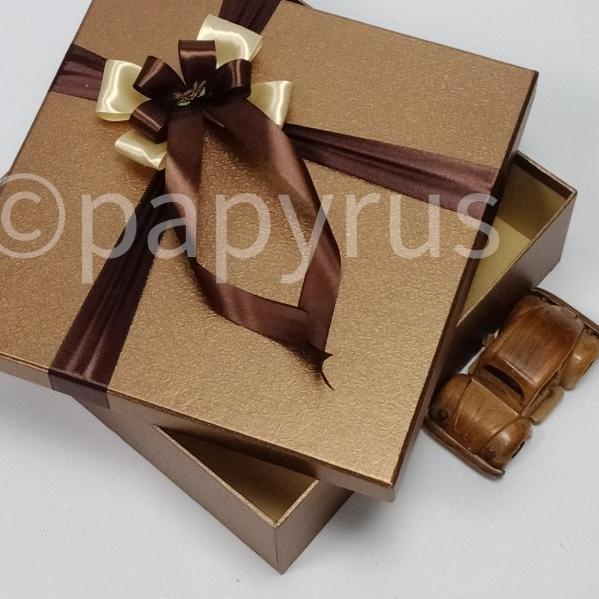 

PAPYRUS 30x30 tinggi 10cm Kotak Kado Gift Box Hadiah