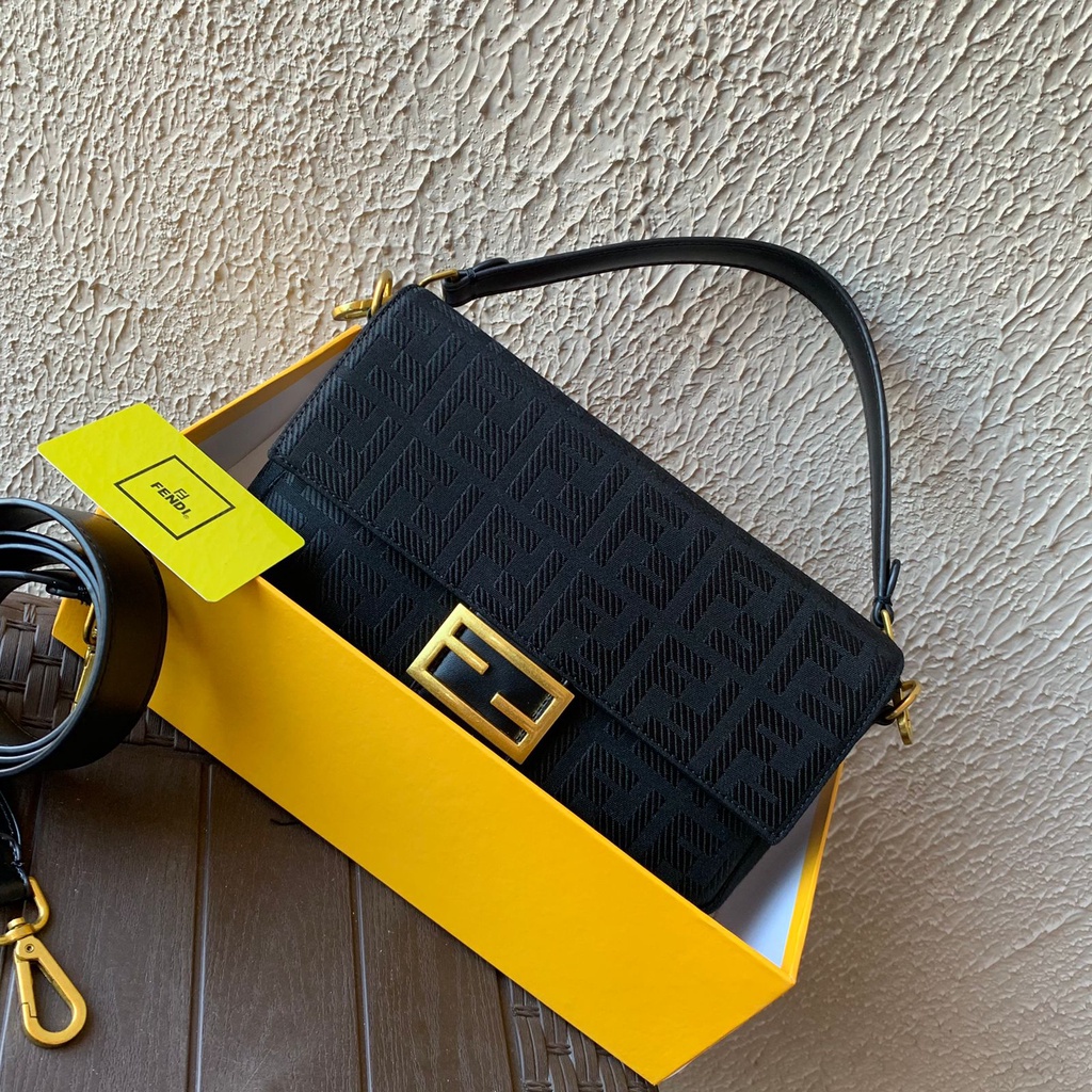 TAS WANITA BRANDED PLATINUM DENGAN BOX BAGUETTE