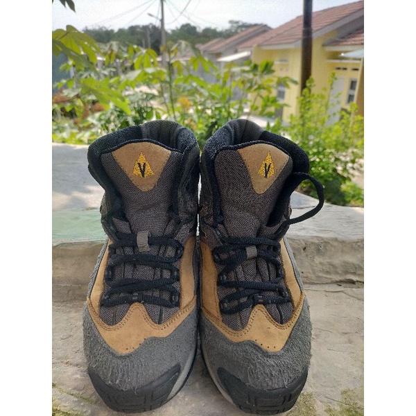 SEPATU OUTDOOR SECOND VASQUE