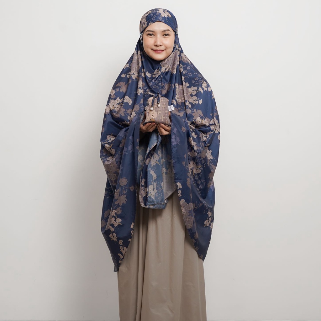 ALIF MUKENA MINI MOTIF PARASUT PREMIUM KOREA TRAVEL - ZINNIA IN OYSTER GREY ( MKN-207 )