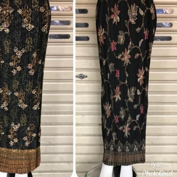 rok plisket batik motif mega mendung