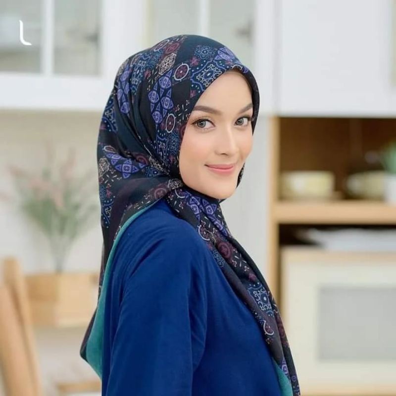 ELZATTA HIJAB SEGI EMPAT KAILA YUMNA KERUDUNG ELZATTA JILBAB ELZATTA