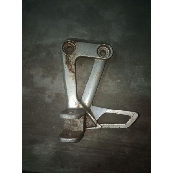 Postep Footstep Dudukan Pijakan kaki belakang kiri Yamaha Scorpio ori