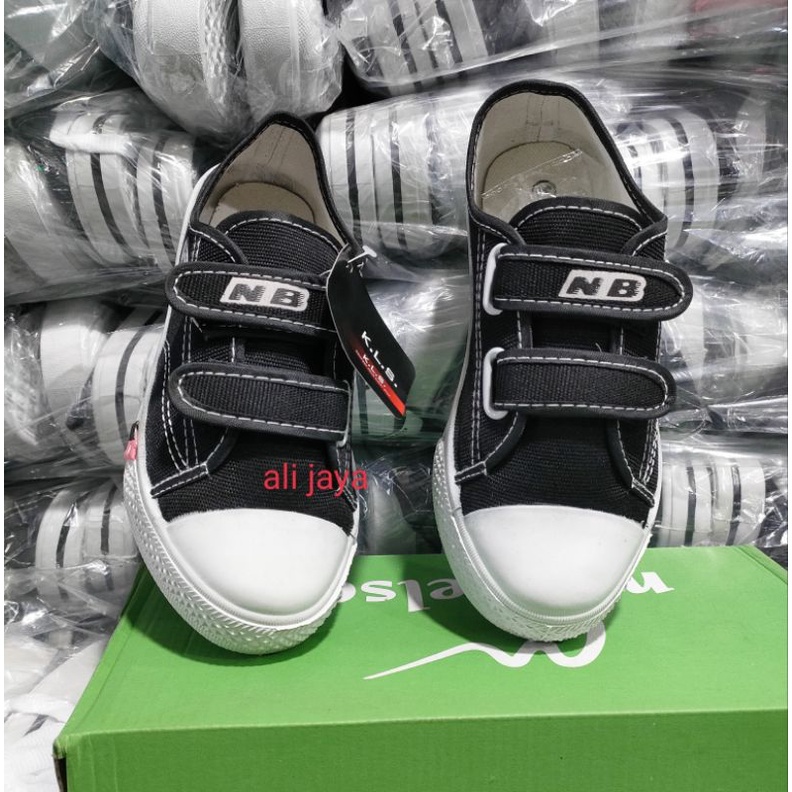 ali jaya shoes.sepatu prepet bahan kanvas hitam putih pendek