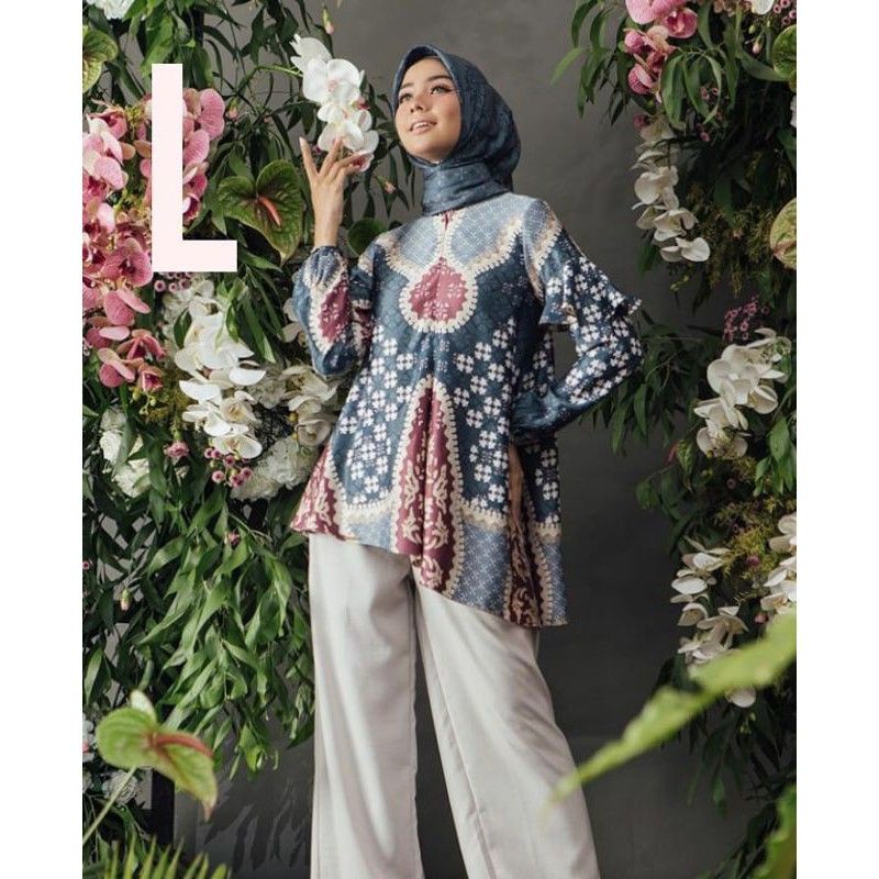 Preloved Wearing Klamby Anggrek Blouse