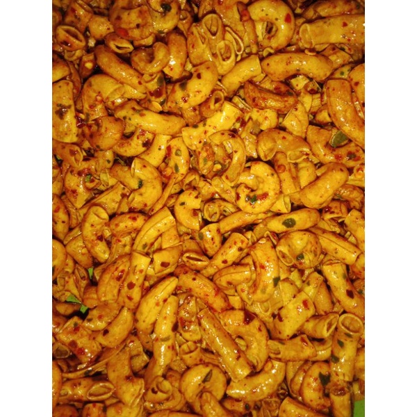 

makaroni pedas daun jeruk makaroni bantet kencur isi 500 gram