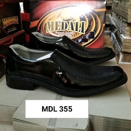 Sepatu kulit pria pantofel medali sepatu kerja formal