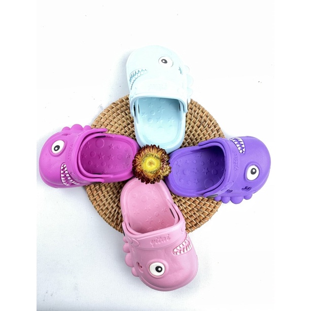 Sandal anak-anak balita bahan karet karakter hiu versi non-slip sandal pantai untuk anak-anak laki-laki dan perempuan uk 19-24 - YT-339