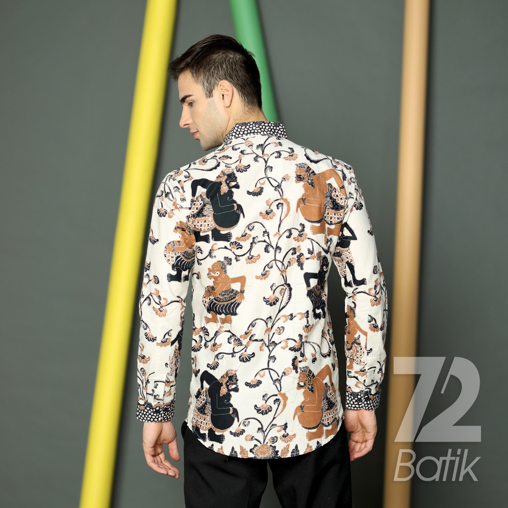 KEMEJA BATIK PRIA Lengan Panjang Slimfit Premium Motif Wayang Warna Putih Tulang 723131 Cap 72 - Baju Kemeja Atasan Pakaian Setelan Batik Pria Cowok Laki Laki Remaja Keluarga Kantor Lengan Panjang Modern Slimfit Slim Fit Premium Kekinian