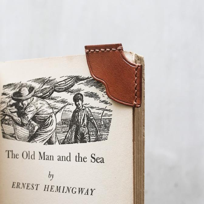 

Verne's Leather Bookmark - Pembatas Buku Kulit - Tanned