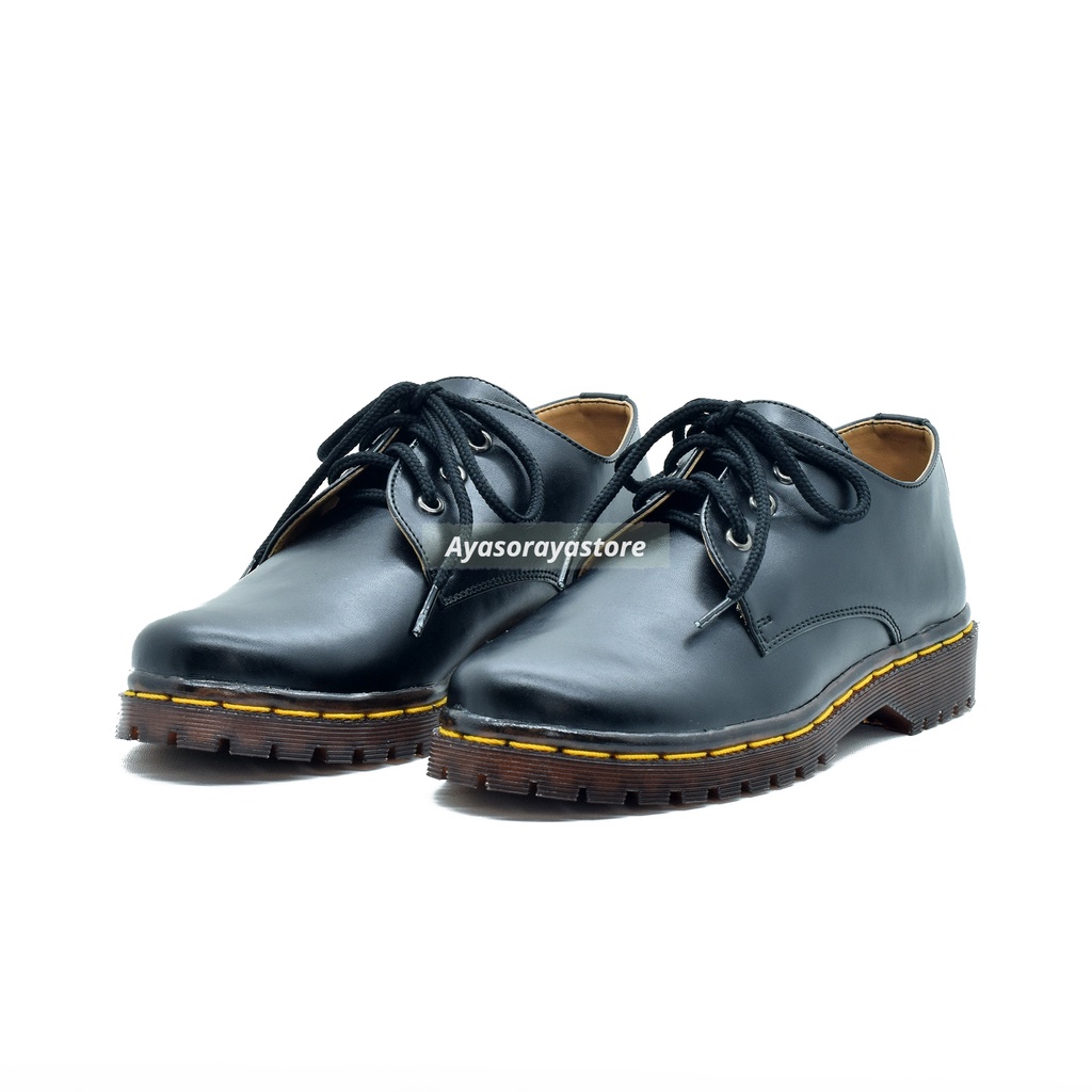 SEPATU Docmart Low Work Boots Pria Wanita Classic 3 hole / lubang / Pendek - Kulit !