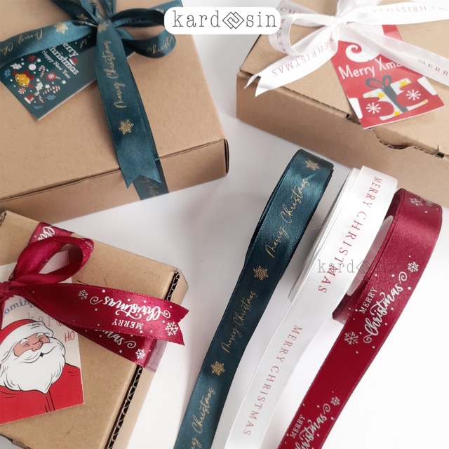 

CHRISTMAS RIBBONS PITA SATIN NATAL BUNGKUS KADO NATAL HAMPERS SANTA CLAUS POHON NATAL CRISMAS CHRISMAS AESTHETIC VINTAGE PINTEREST KOTAK KADO GIFT BOX GREETING CARD HANG TAG HANGTAG UCAPAN DIY WARNA PUTIH WHITE CREAM MERAH MAROON RED EMERALD GREEN GOLD