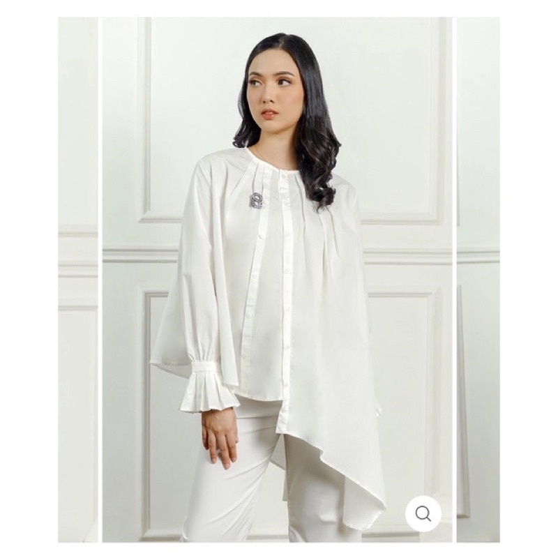 READY LAGI TANIA SHIRT BENANG JARUM BUTTONSCARVES  warna WHITE ATASAN SIZE S New with tag bkn prelov