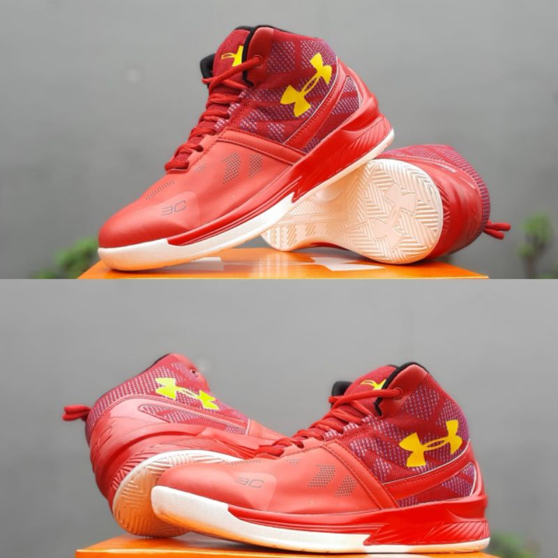 sepatu basket  under armour