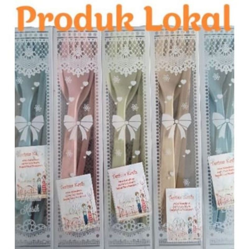 SOUVENIR TRAVEL SET LOKAL KEMASAN MIKA MOTIF SENDOK GARPU SUMPIT