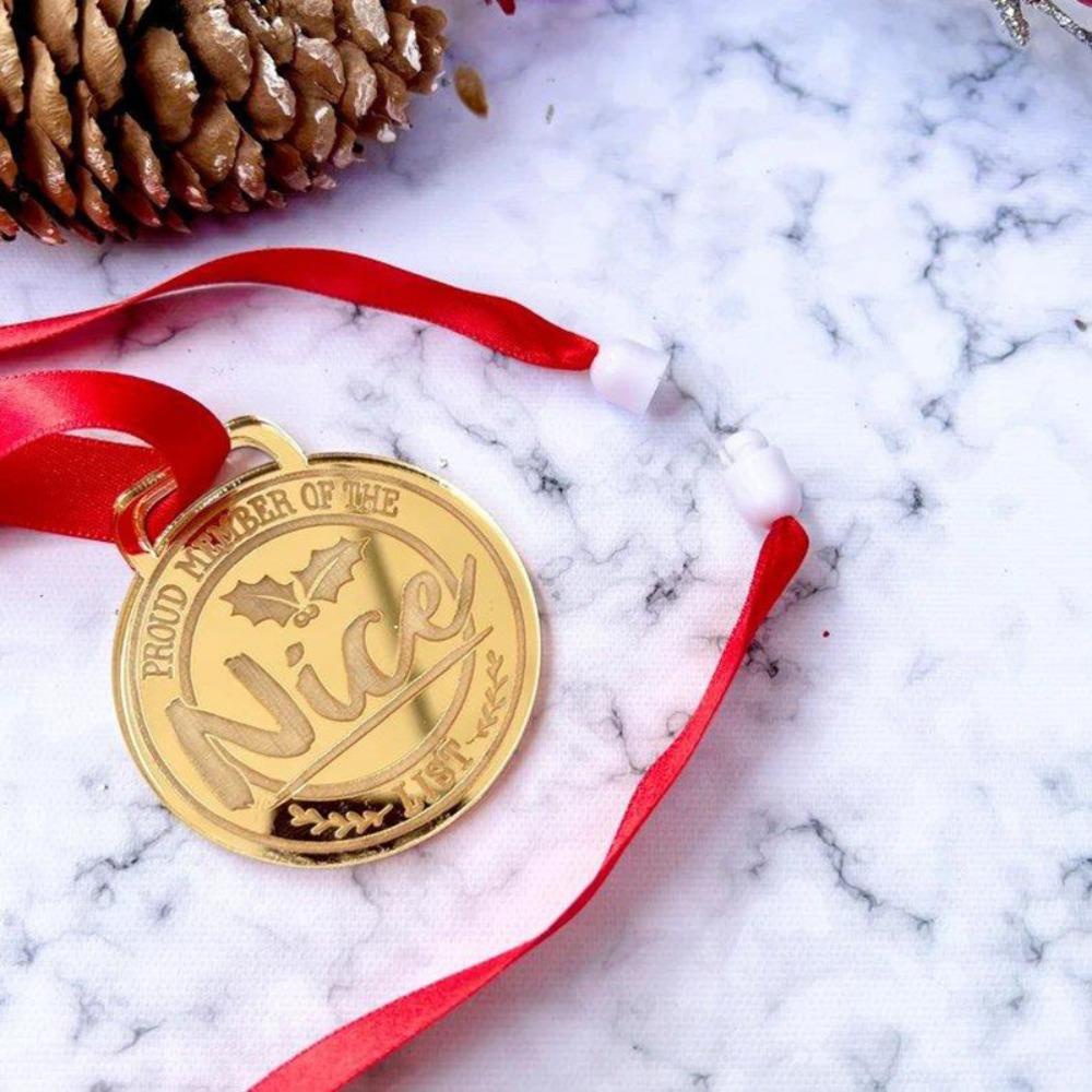 Kartu Ucapan SOLIGHTER New Nice List Medal Hias Natal