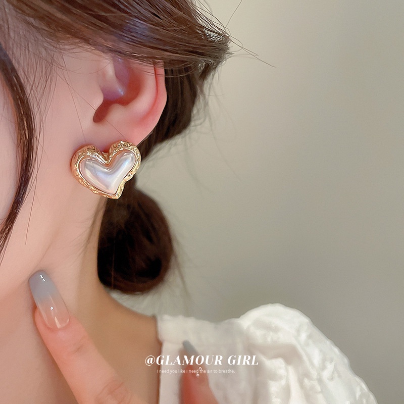 Anting Stud Bentuk Hati Aksen Mutiara Kristal Warna Emas Untuk Wanita