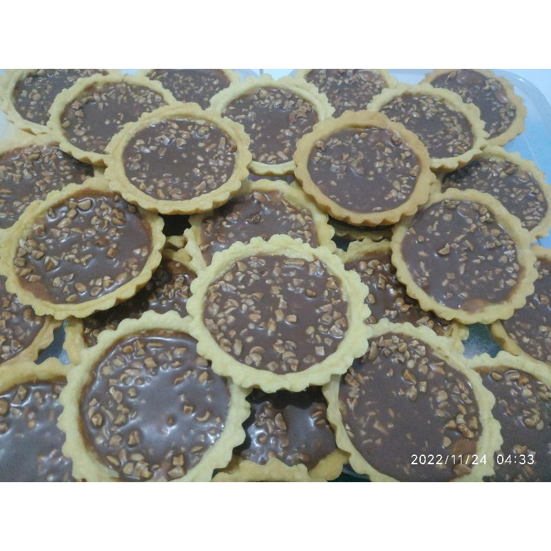 

PIE COKLAT KACANG MUTHIAH