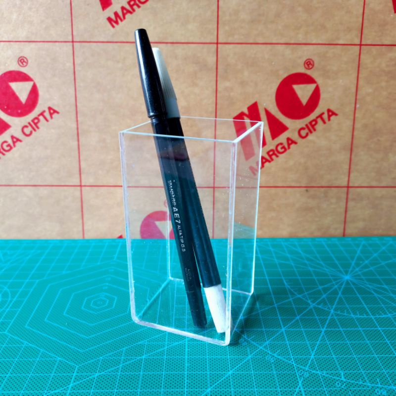 kotak akrilik tempat alat tulis/brush make up